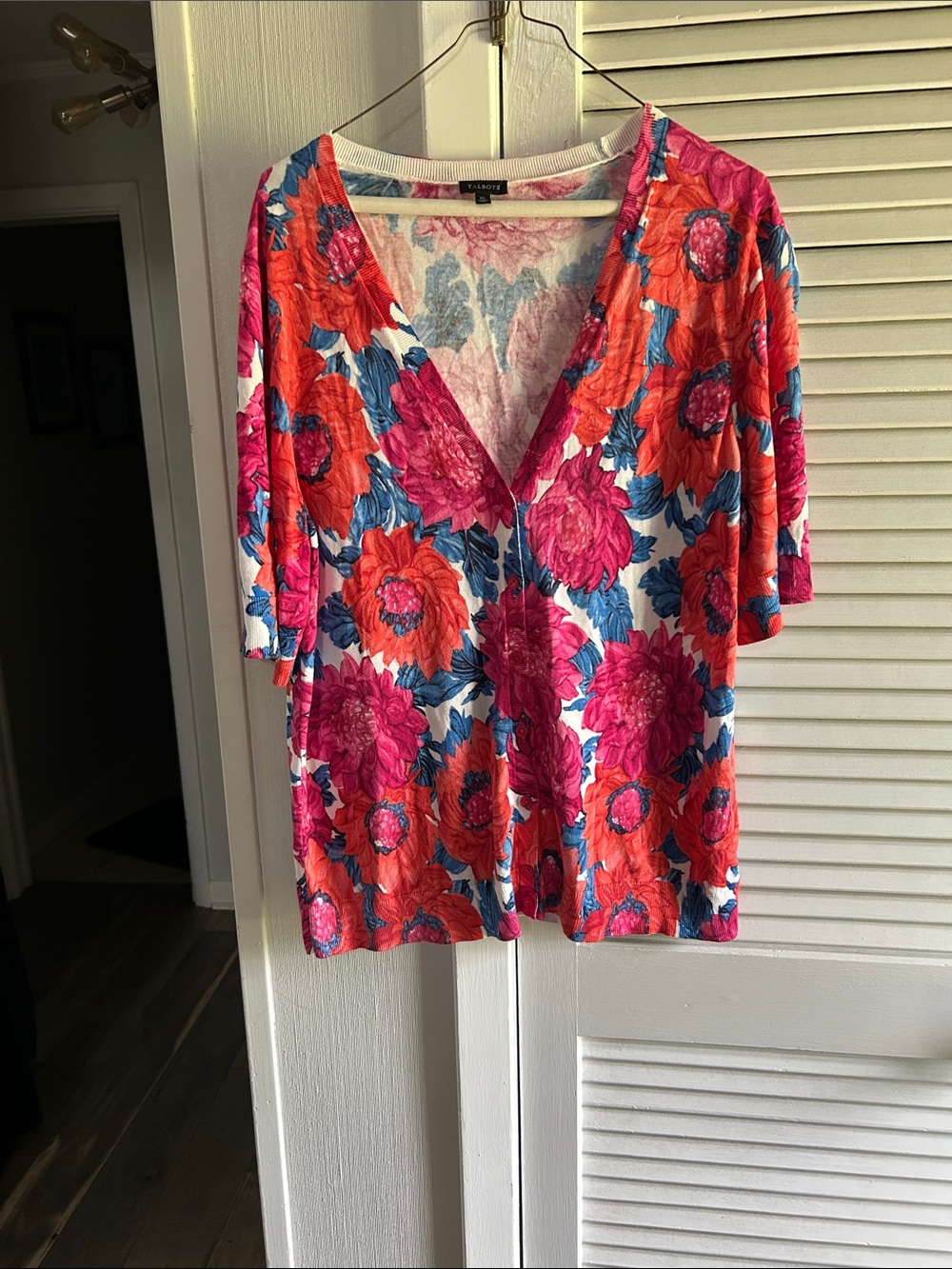 Talbots Floral V-Neck SweaterTop in Pink, Orange & Blue Short Sleeves